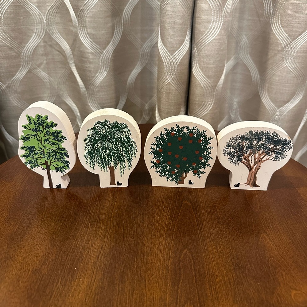 The Cat’s Meow Wooden Tree Collectables